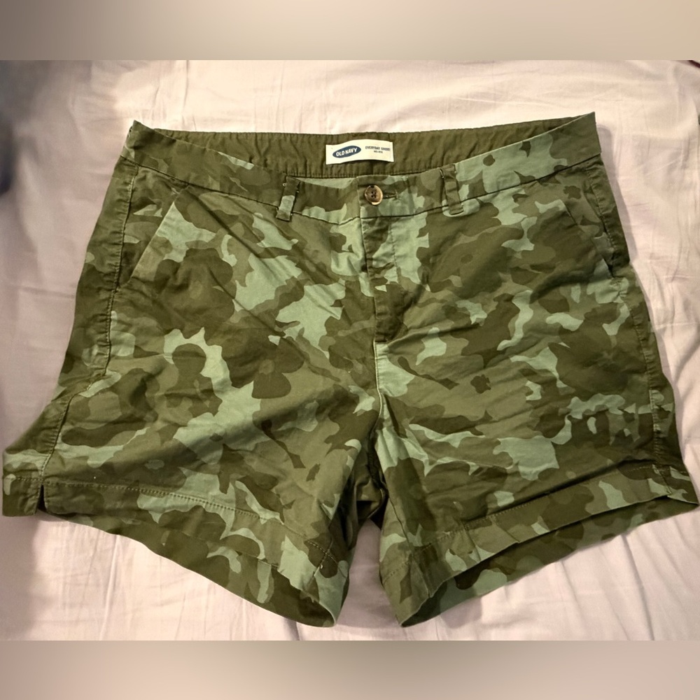 Old Navy Everyday Short - Camo Cotton Blend Shorts - Green